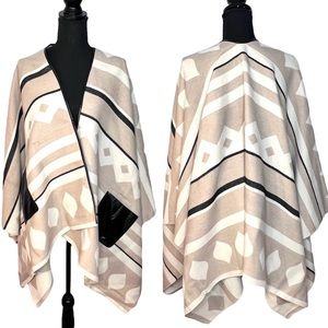 Akira Chicago Black Label Aztec Print Ruana Kimono Leather Trim Pocket Cream Tan